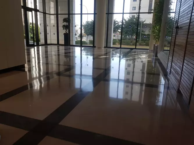 פוליש במשרדים